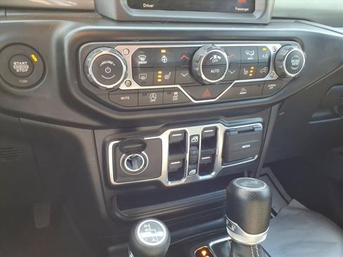Used 2022 Jeep Wrangler Unlimited Sahara w/ LED Lighting Group AWD/4WD image 21