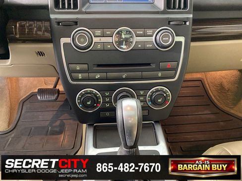 Used 2014 Land Rover LR2 image 23