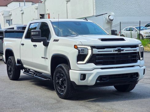 Used 2024 Chevrolet Silverado 3500 LT w/ Z71 Sport Edition AWD/4WD image 9