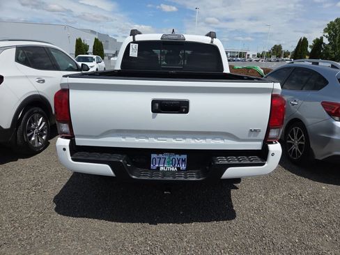 Used 2019 Toyota Tacoma TRD Off-Road w/ Technology Package AWD/4WD image 12