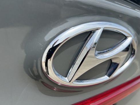 Used 2022 Hyundai Santa Fe Limited AWD/4WD image 5