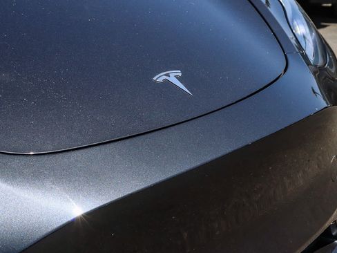 Used 2024 Tesla Model Y Long Range AWD/4WD image 6