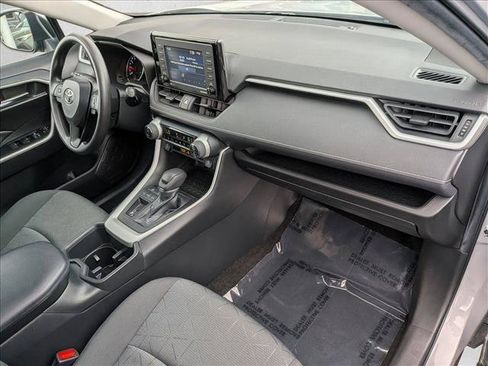 Used 2022 Toyota RAV4 XLE w/ Convenience Package FWD image 16