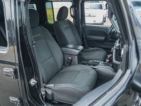 Used 2020 Jeep Wrangler Unlimited Sahara image 11