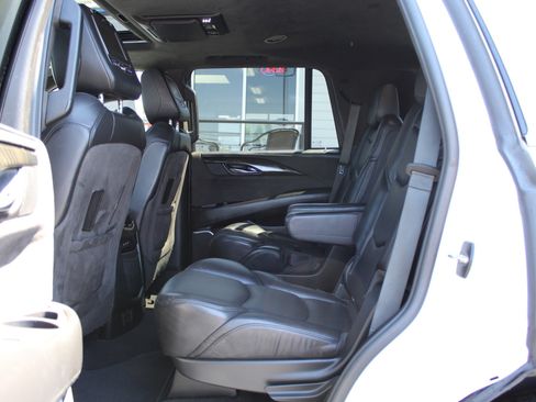 Used 2018 Cadillac Escalade Platinum AWD/4WD image 20