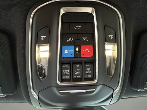 New 2025 Jeep Grand Cherokee Limited w/ Luxury Tech Group II image 26