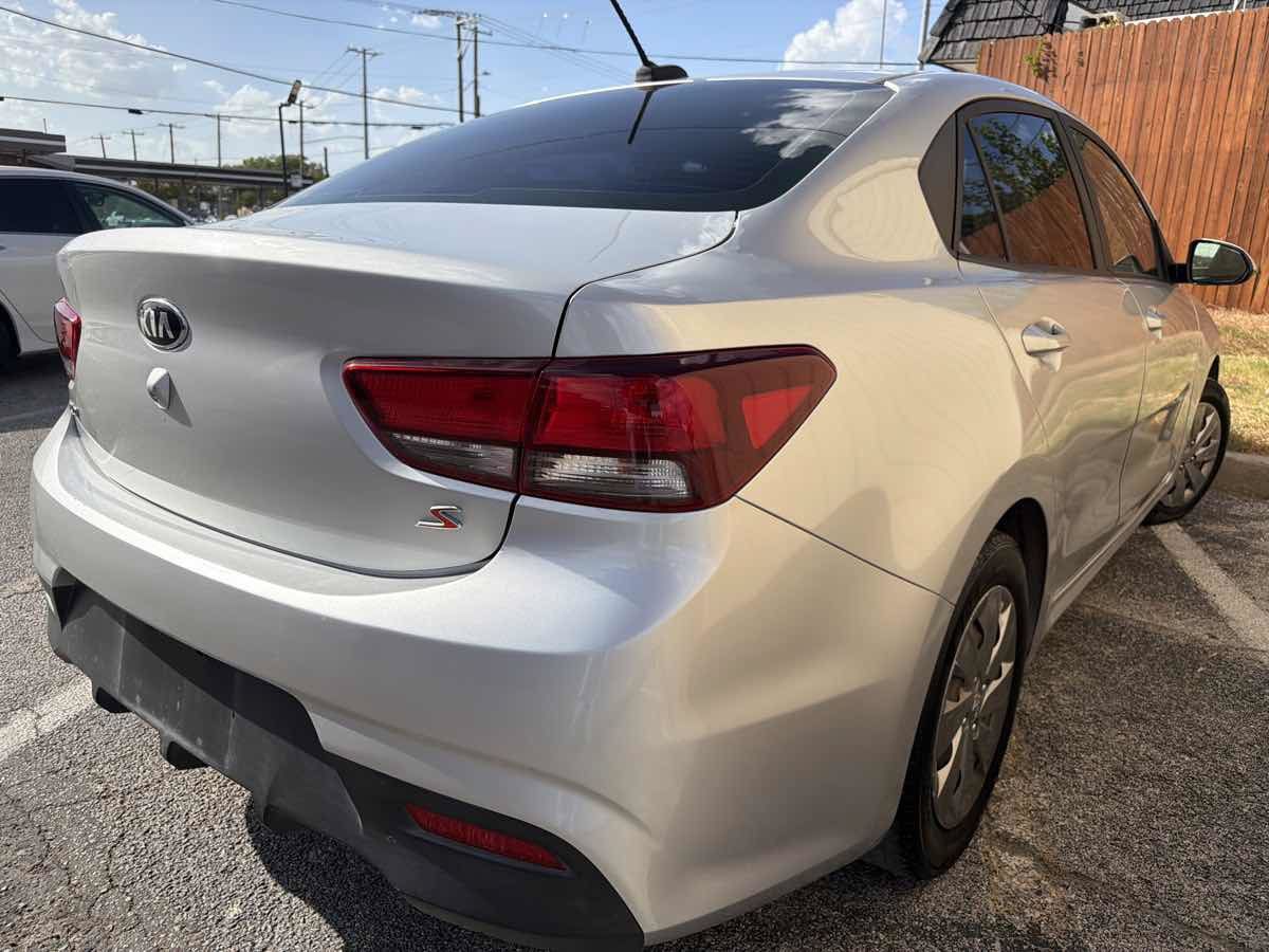 Used 2019 Kia Rio S FWD image 3