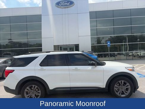 Used 2023 Ford Explorer XLT w/ Equipment Group 202A RWD image 4