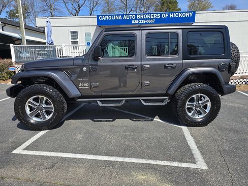 Used 2018 Jeep Wrangler Unlimited Sahara image 3