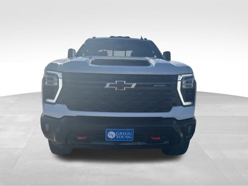 Used 2024 Chevrolet Silverado 2500 ZR2 w/ Technology Package image 11