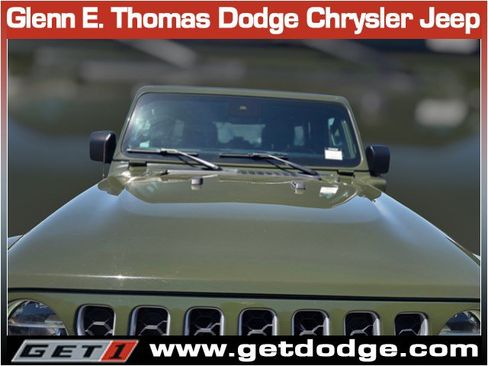 Used 2022 Jeep Wrangler Unlimited Sahara w/ Cold Weather Group AWD/4WD image 5