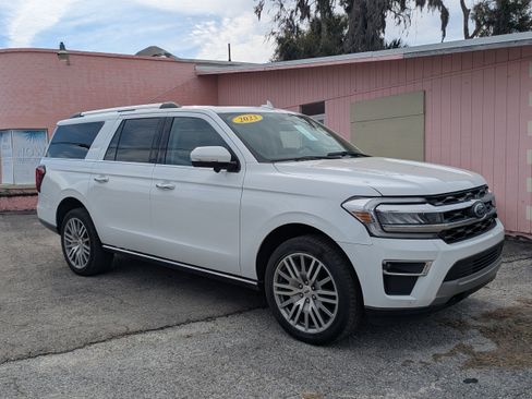 Used 2023 Ford Expedition Max Limited AWD/4WD image 2
