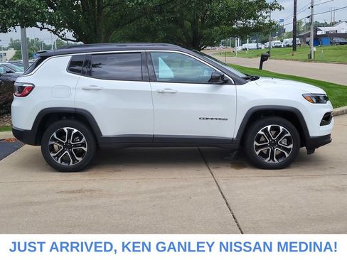 Used 2023 Jeep Compass Limited AWD/4WD image 2
