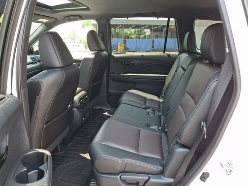 Certified 2024 Honda Passport Black Edition image 11