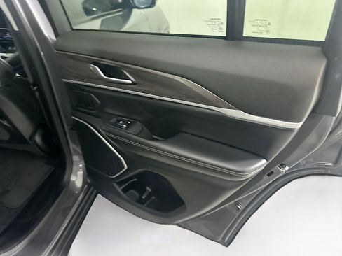 Used 2022 Jeep Grand Cherokee Limited 4xe image 32