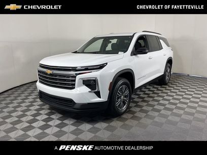 Used 2025 Chevrolet Traverse LT