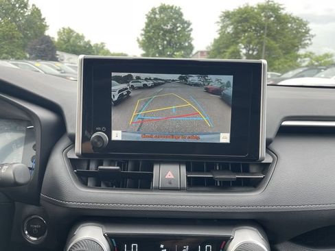 Used 2025 Toyota RAV4 XLE AWD/4WD image 18