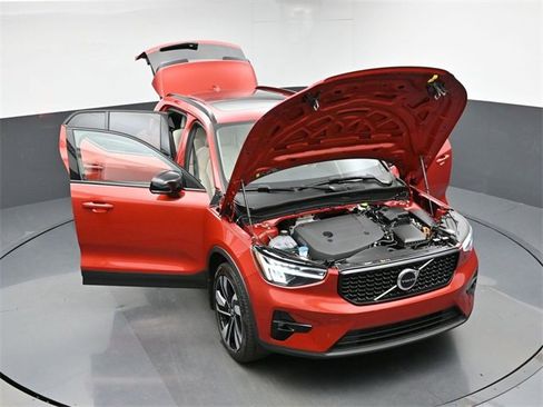 Used 2023 Volvo XC40 B5 Plus w/ Protection Package Premier image 48