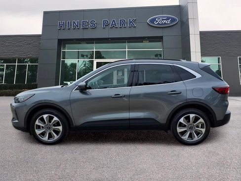 Used 2025 Ford Escape Platinum AWD/4WD image 4