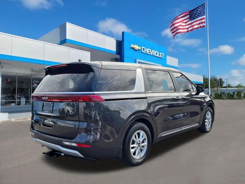 Used 2023 Kia Carnival LX FWD image 8