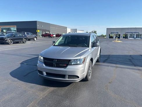 Used 2018 Dodge Journey SE w/ Blacktop Package FWD image 5