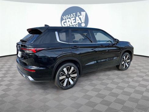 New 2025 Mitsubishi Outlander SE image 6