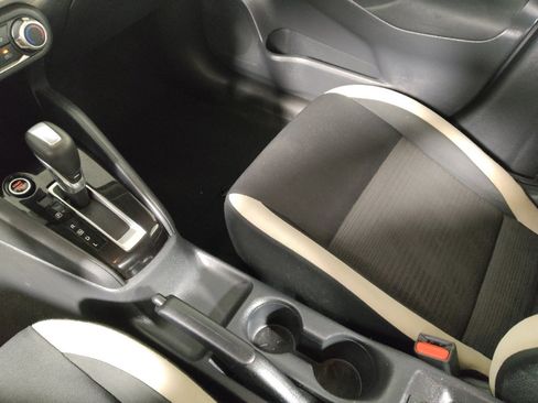 Used 2021 Nissan Versa SV image 26