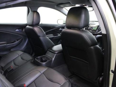 Used 2017 Chevrolet Volt Premier w/ Driver Confidence II Package FWD image 29