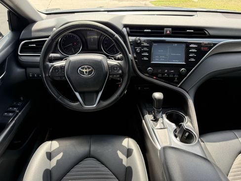 Used 2018 Toyota Camry SE FWD image 14