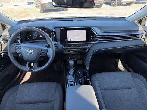 Used 2025 Toyota Camry LE image 32