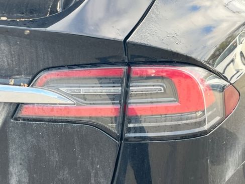 Used 2019 Tesla Model X Long Range image 16
