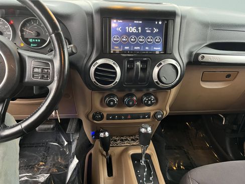 Used 2014 Jeep Wrangler Rubicon w/ Power Convenience Group image 13