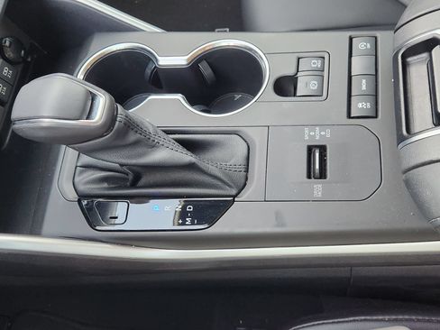 Used 2021 Toyota Highlander XLE FWD image 23