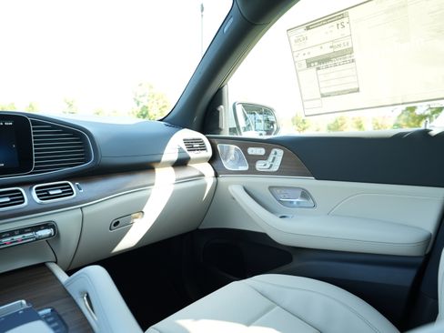 New 2026 Mercedes-Benz GLS 450 4MATIC image 22