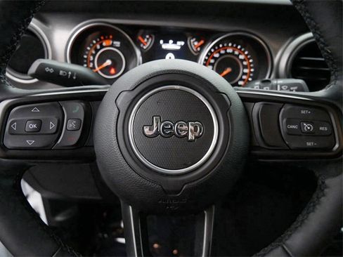 Used 2023 Jeep Wrangler Sport S image 17
