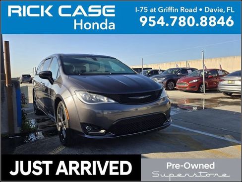 Used 2018 Chrysler Pacifica Touring Plus w/ S Appearance Package image 1