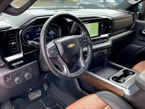 Used 2025 Chevrolet Silverado 2500 High Country w/ High Country Premium Package AWD/4WD image 14