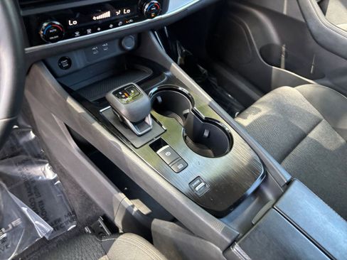 Used 2025 Nissan Rogue SV FWD image 43
