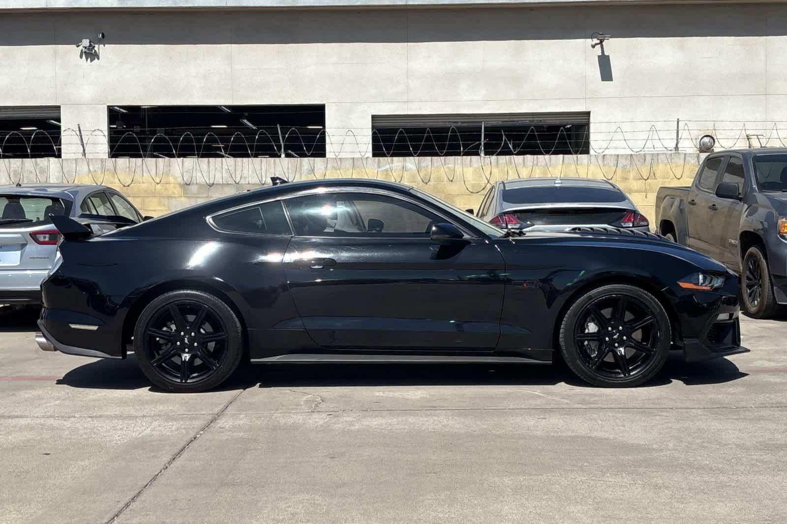 Used 2020 Ford Mustang GT Premium w/ Equipment Group 401A RWD image 9