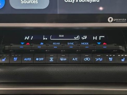 Used 2023 Toyota Sequoia Limited image 17