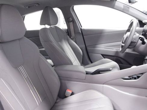 Used 2024 Hyundai Elantra SEL image 12