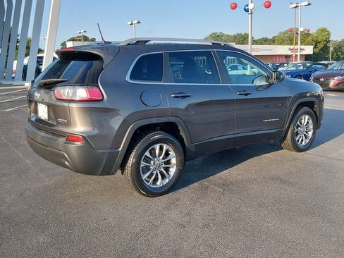Used 2019 Jeep Cherokee Latitude Plus w/ Comfort/Convenience Group AWD/4WD image 3