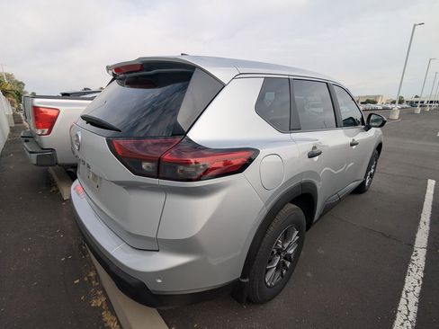 Used 2024 Nissan Rogue S image 5