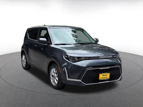 Used 2025 Kia Soul LX w/ LX Technology Package FWD image 3