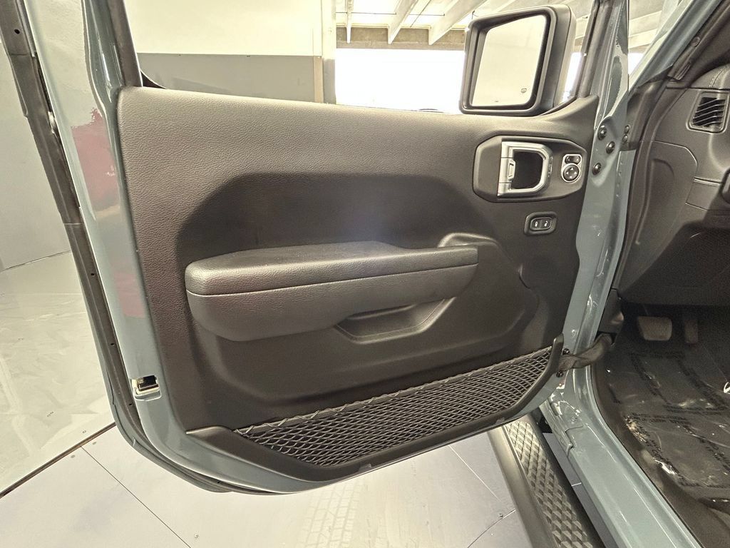 Used 2024 Jeep Gladiator Mojave AWD/4WD image 38