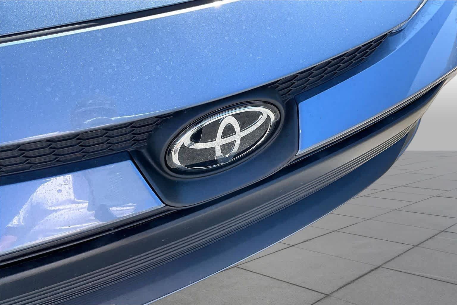 Used 2025 Toyota Corolla LE FWD image 28