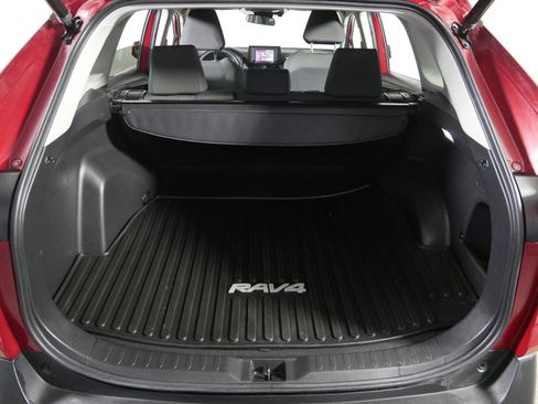 Certified 2022 Toyota RAV4 XLE w/ Convenience Package image 18