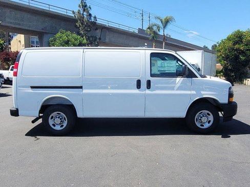 Used 2026 Chevrolet Express 2500 w/ Driver Convenience Package RWD image 9