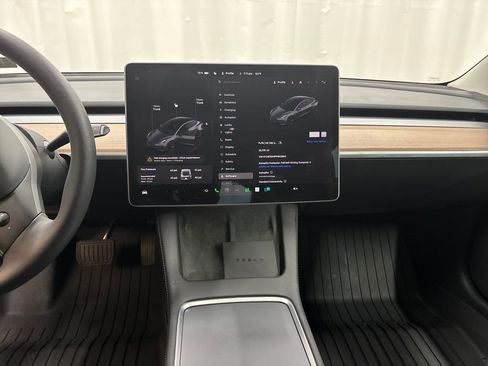 Used 2023 Tesla Model 3 Standard Range image 17
