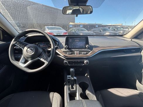 Used 2025 Nissan Altima 2.5 SV image 31